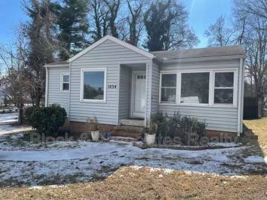Main picture of 1034 E Lexington Ave