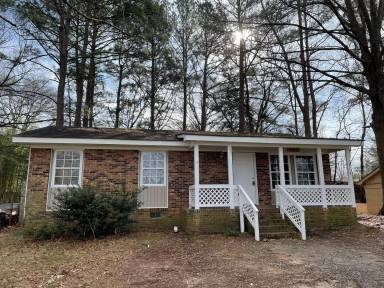 Main picture of 597 Betty St