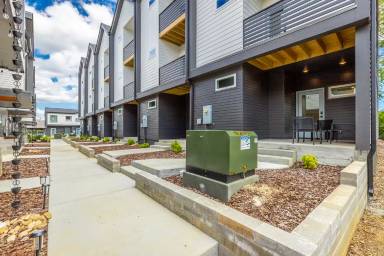 Main picture of 3141 Riverwalk Way