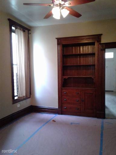 Main picture of 1911 W Crystal St