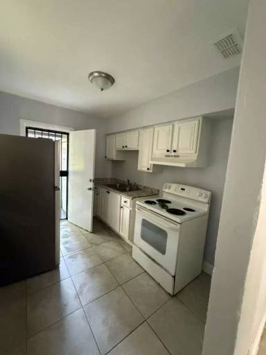 Main picture of 1614 W 3rd St