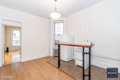 Main picture of 158 W 15th St