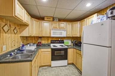 Main picture of 2370 Walnut Ave