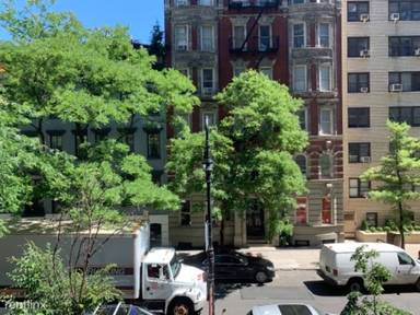 Main picture of 150 E 18th St Apartments