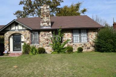 Main picture of 2404 Broad Ave