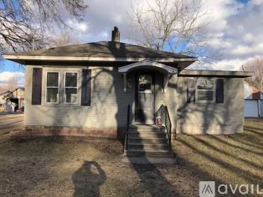 Main picture of 305 1st Ave NE