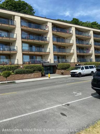 Main picture of 1301 Harbor Ave SW