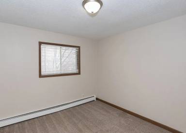 Main picture of 309 W 6th St
