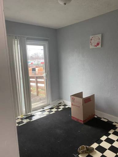 Main picture of 421 S Lake St