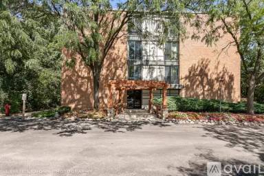 Main picture of 5830 Oakwood Dr