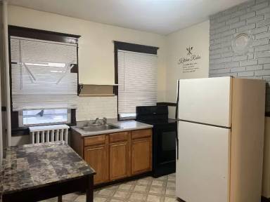 Main picture of 483 Yates St
