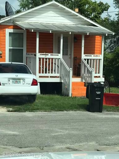 Main picture of 626 NW 12th Ter