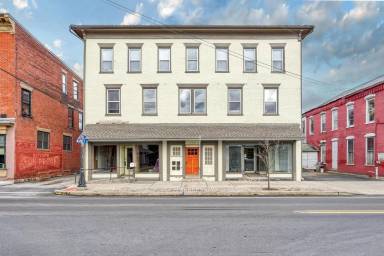 Main picture of 112 Market St