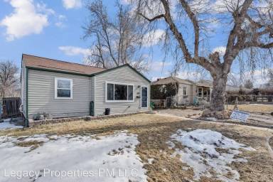 Main picture of 4572 S Cherokee St
