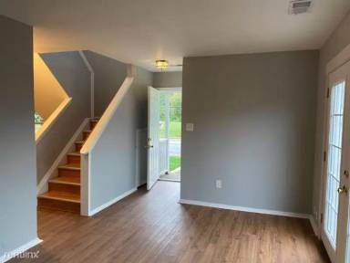 Main picture of 120 Adams Dr NE