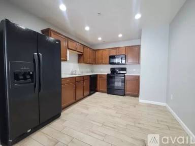 Main picture of 70 Oak St Ext