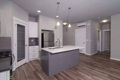 Main picture of 415 N Mayhew Ln
