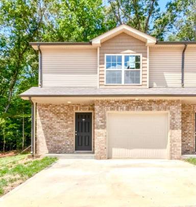Main picture of 135 Country Ln