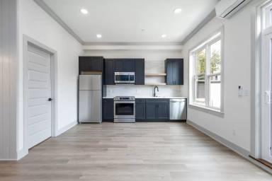 Main picture of 2233 N 33rd St