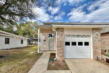 Main picture of 211 3rd St SE