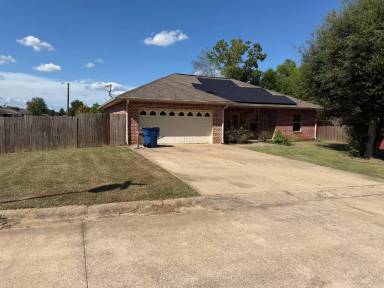Main picture of 1210 Willow Cir