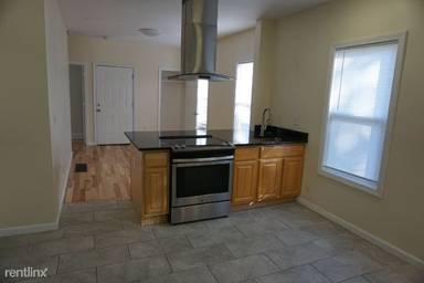 Main picture of 17 1/2 Cheever St