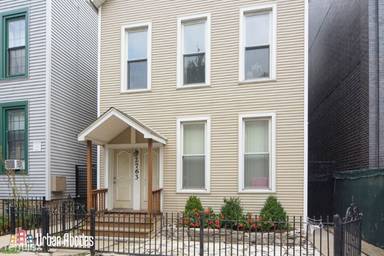 Main picture of 2763 N Kenmore Ave