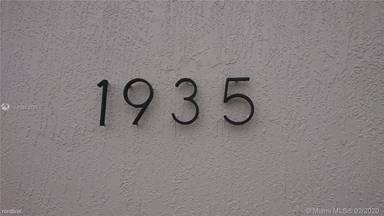 Main picture of 1935 Hayes St