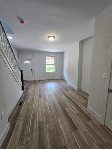 Main picture of 2161 W Grange Ave