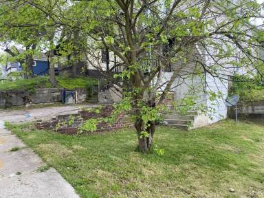 Main picture of 393 E Thornton St