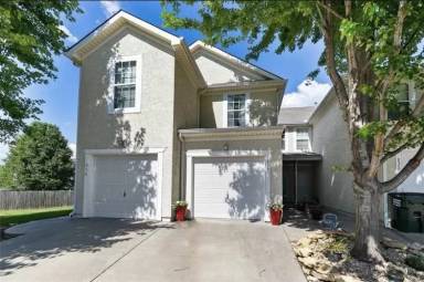 Main picture of 834 S Woodson Ct