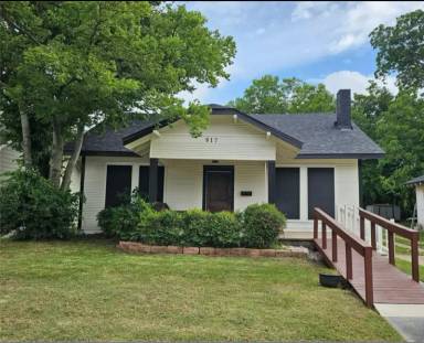 Main picture of 817 W Fischer St
