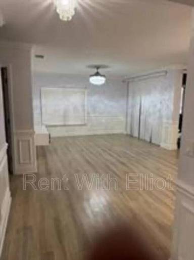 Main picture of 655 SW 111th Way