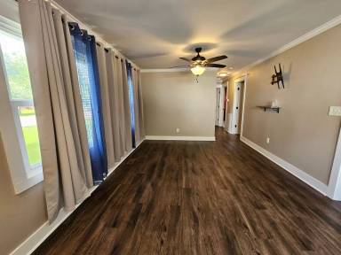 Main picture of 16 White Oak St
