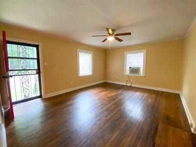 Main picture of 2052 Prospect St