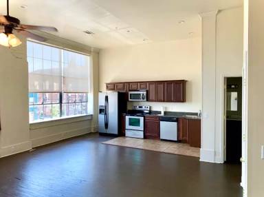 Main picture of 409 Main St