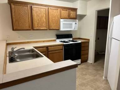 Main picture of 808 NE Savannah Dr