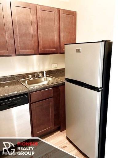 Main picture of 1164 N Dearborn Apartments