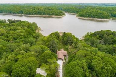 Main picture of 3726 Pine Rdg NE