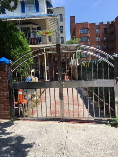 Main picture of 683 E 139th St