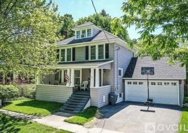 Main picture of 414 Broadway Ave W