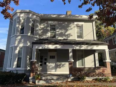 Main picture of 818 Oak St