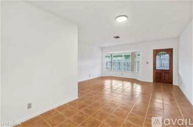Main picture of 1611 Poinsettia Dr