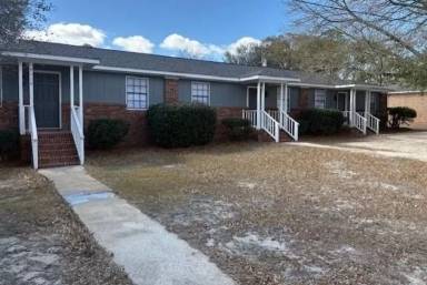 Main picture of 3908 Persimmon St