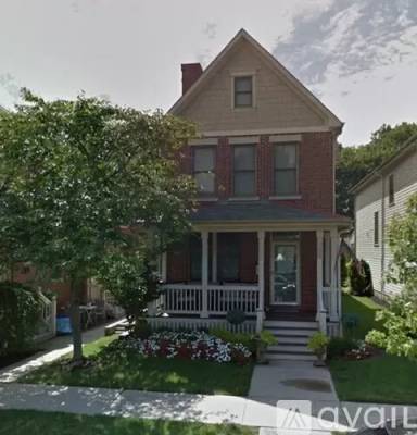 Main picture of 989 Delaware Ave