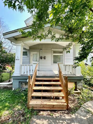 Main picture of 622 E 8th St