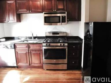 Main picture of 18 Walker St