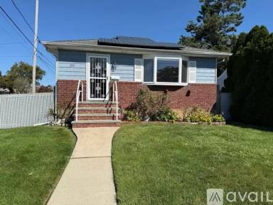 Main picture of 100 Meade Ave
