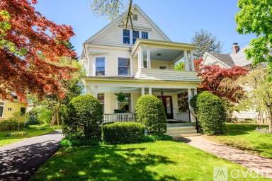 Main picture of 816 Edgewood Ave
