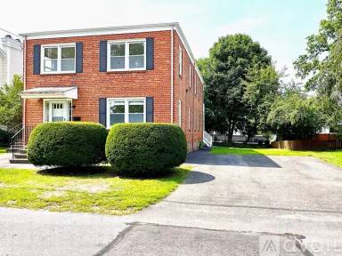 Main picture of 221 Hunyadi Ave